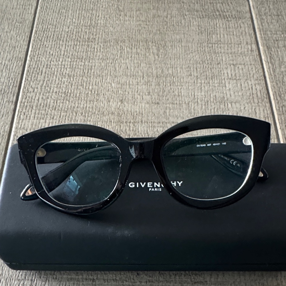 Givenchy Elegant Black Cat-Eye Glasses